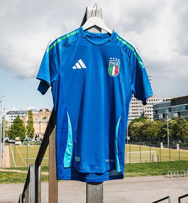 Italy Home & Away Football Shirts & Kits